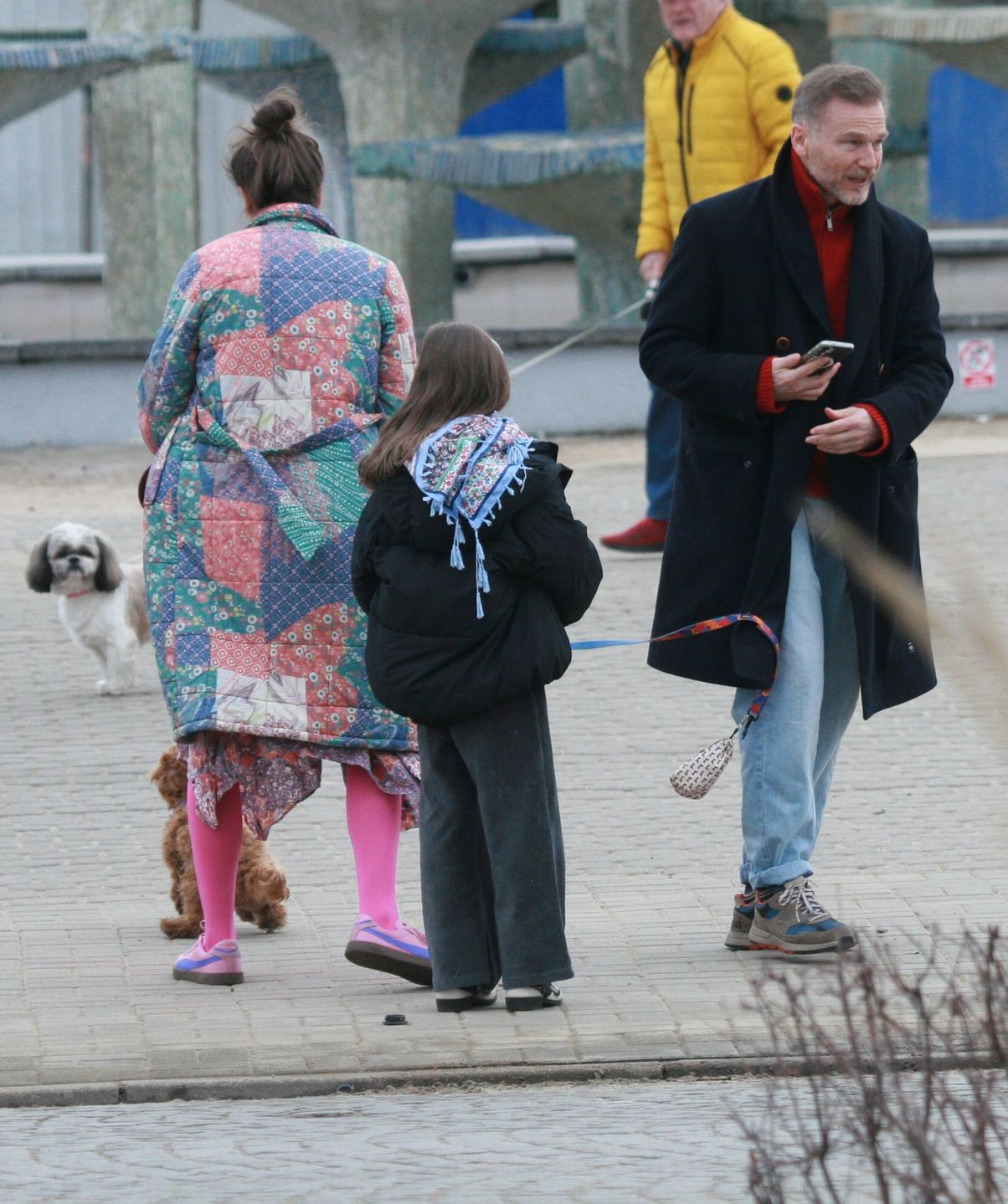 Krystian Wieczorek podczas rodzinnego wypadu na miasto
