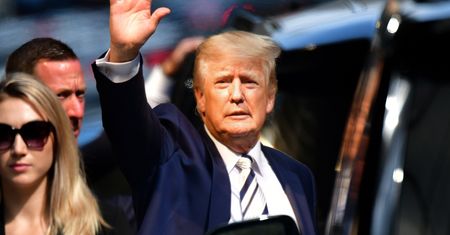 Donald Trump nie poddaje się. Idzie na wojnę z Facebookiem i Twitterem