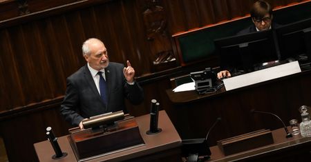 Macierewicz o krok od utraty immunitetu. Komisja regulaminowa zagłosowała