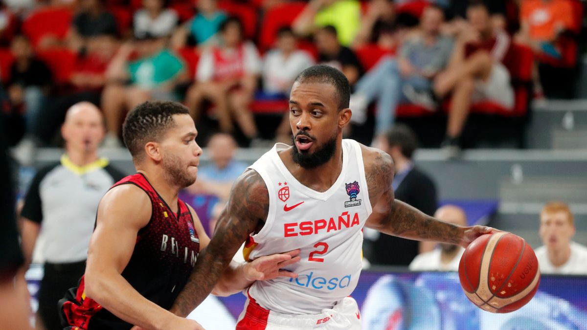 PAP/EPA / ZURAB KURTSIKIDZE  / Na zdjęciu: Lorenzo Brown (z prawej)