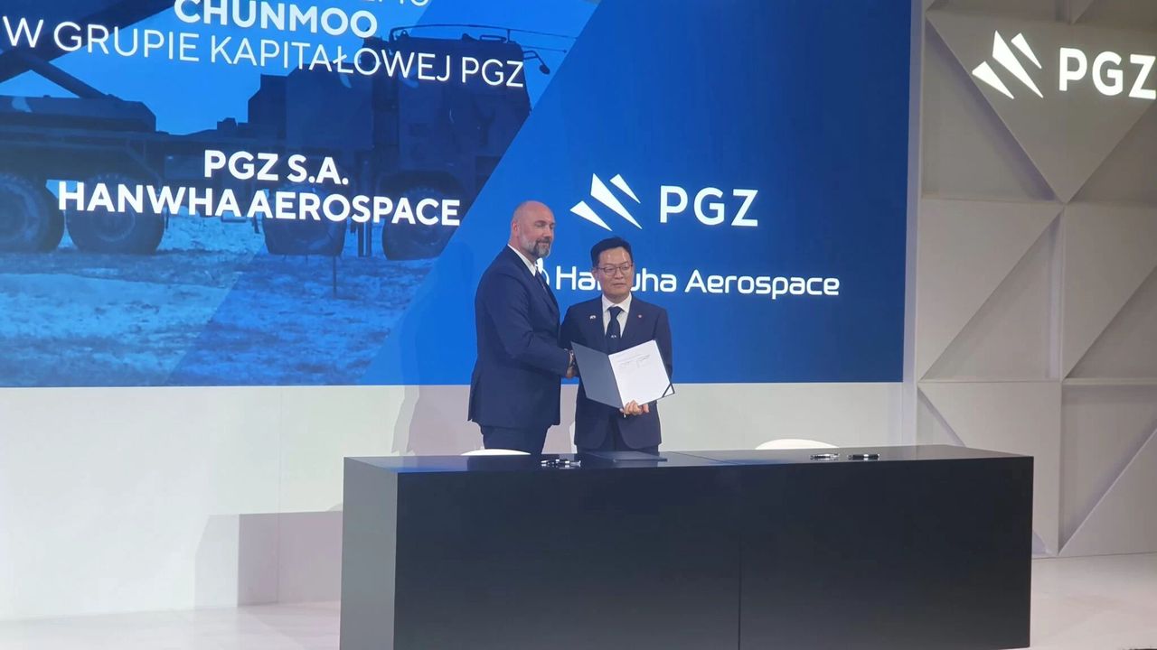 Przedstawiciele Hanwha Aerospace i PGZ.