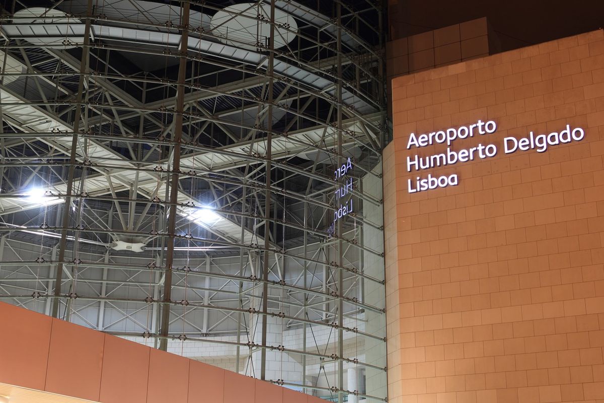 Lotnisko Humberto Delgado w Lizbonie (Aeroporto Humberto Delgado). Jak dotrzeć do centrum miasta?