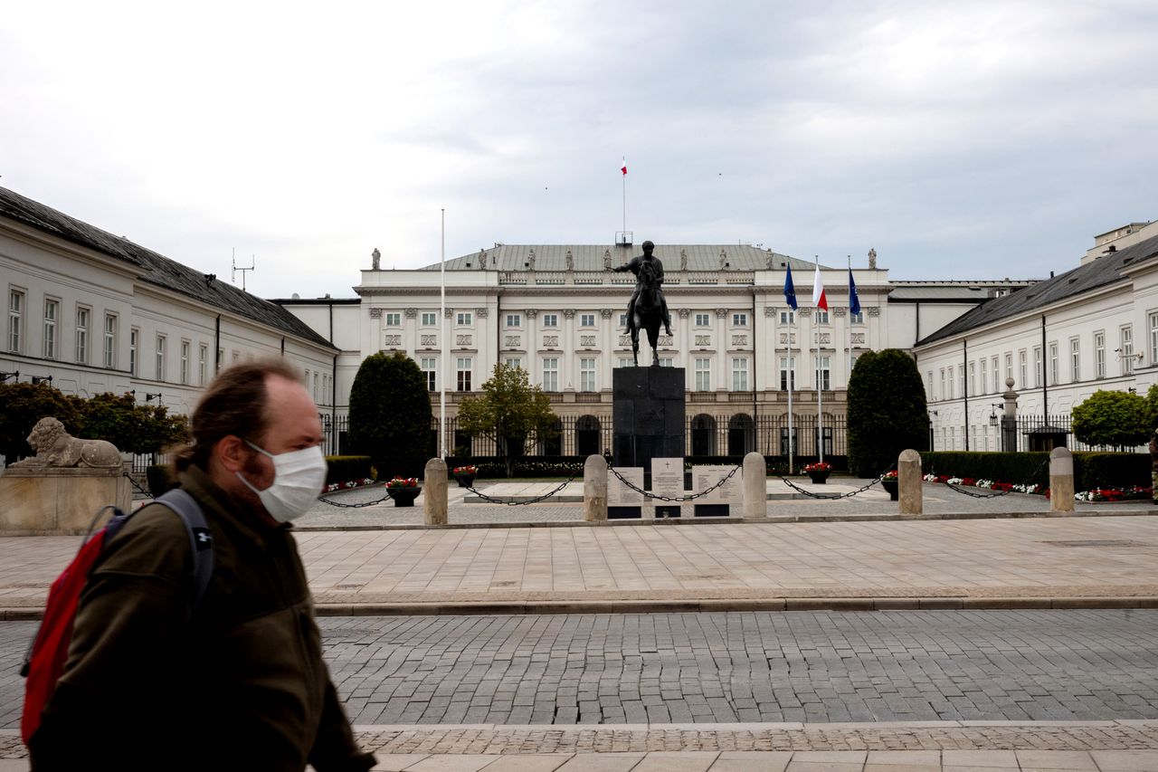 Warszawa. Majówka na Krakowskim Przedmieściu. Spacery deptakiem