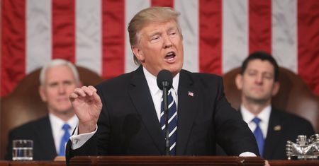 Trump w Polsce. "Ameryka szuka miejsca na upchnięcie swojego węgla"