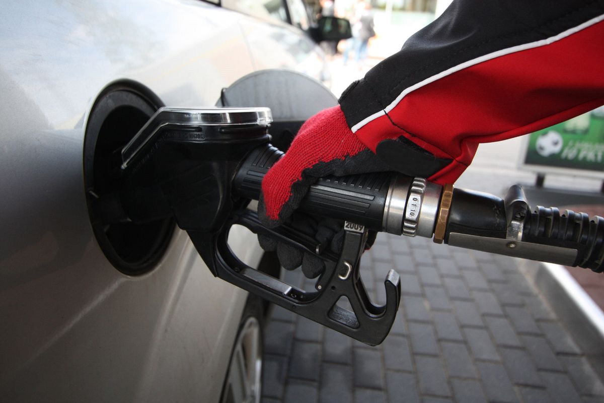 Rosną hurtowe ceny paliw. Tankowanie podrożeje na święta?