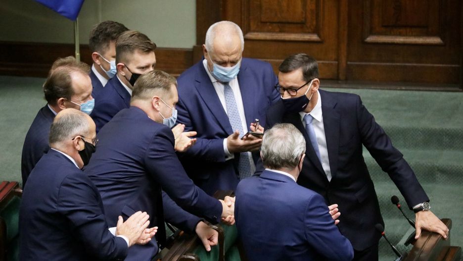 Krytyczny dla Polski raport UE o zapobieganiu korupcji wśród rządzących. Eksperci wypominają ustawę o jawności majątków małżonków polityków