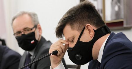 Pfizer zmniejsza dostawy szczepionek do Europy. Co z drugą dawką?