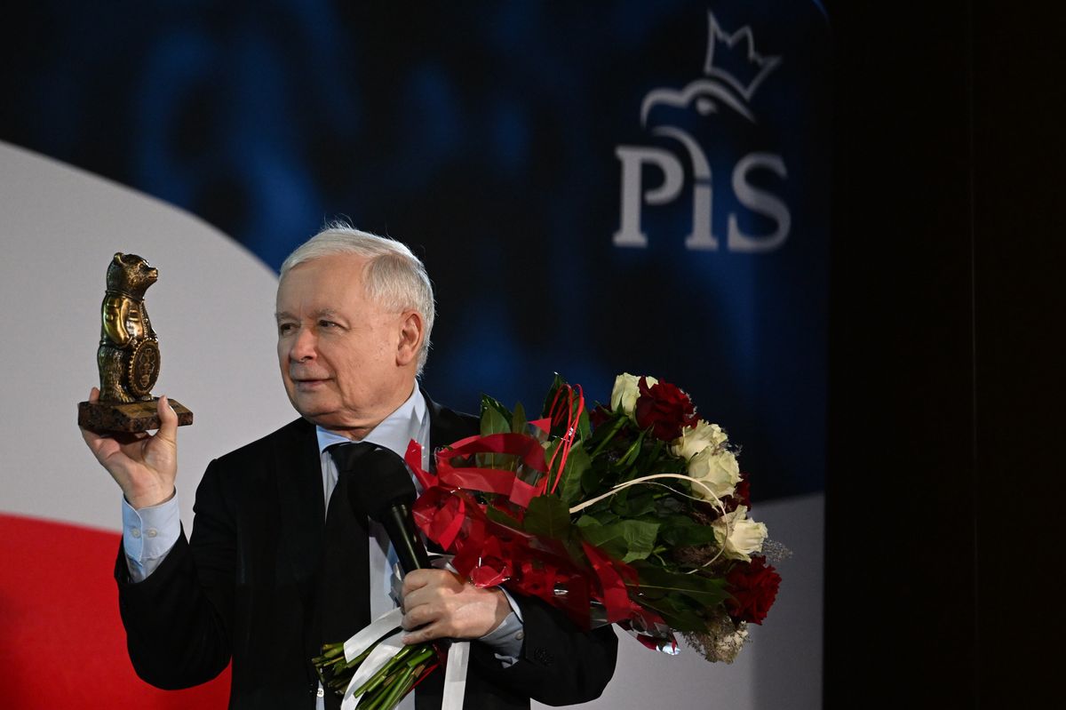 Prezes PiS Jarosław Kaczyński podczas spotkania z mieszkańcami w Muzeum Narodowym Ziemi Przemyskiej w Przemyślu