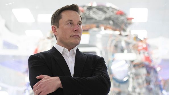 Elon Musk ma rozwiązanie, które pozwoli zmniejszyć jasność satelitów Starlink. 