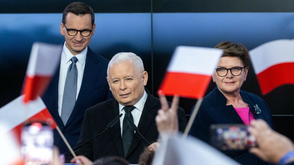 Wiecz�r wyborczy PiS
15.10.2023 Warszawa Wieczor wyborczy PiS fot. Andrzej Iwanczuk/REPORTER
N/z: Mateusz Morawiecki, Jaroslaw Kaczynski, Beata Szydlo
ANDRZEJ IWANCZUK/REPORTER