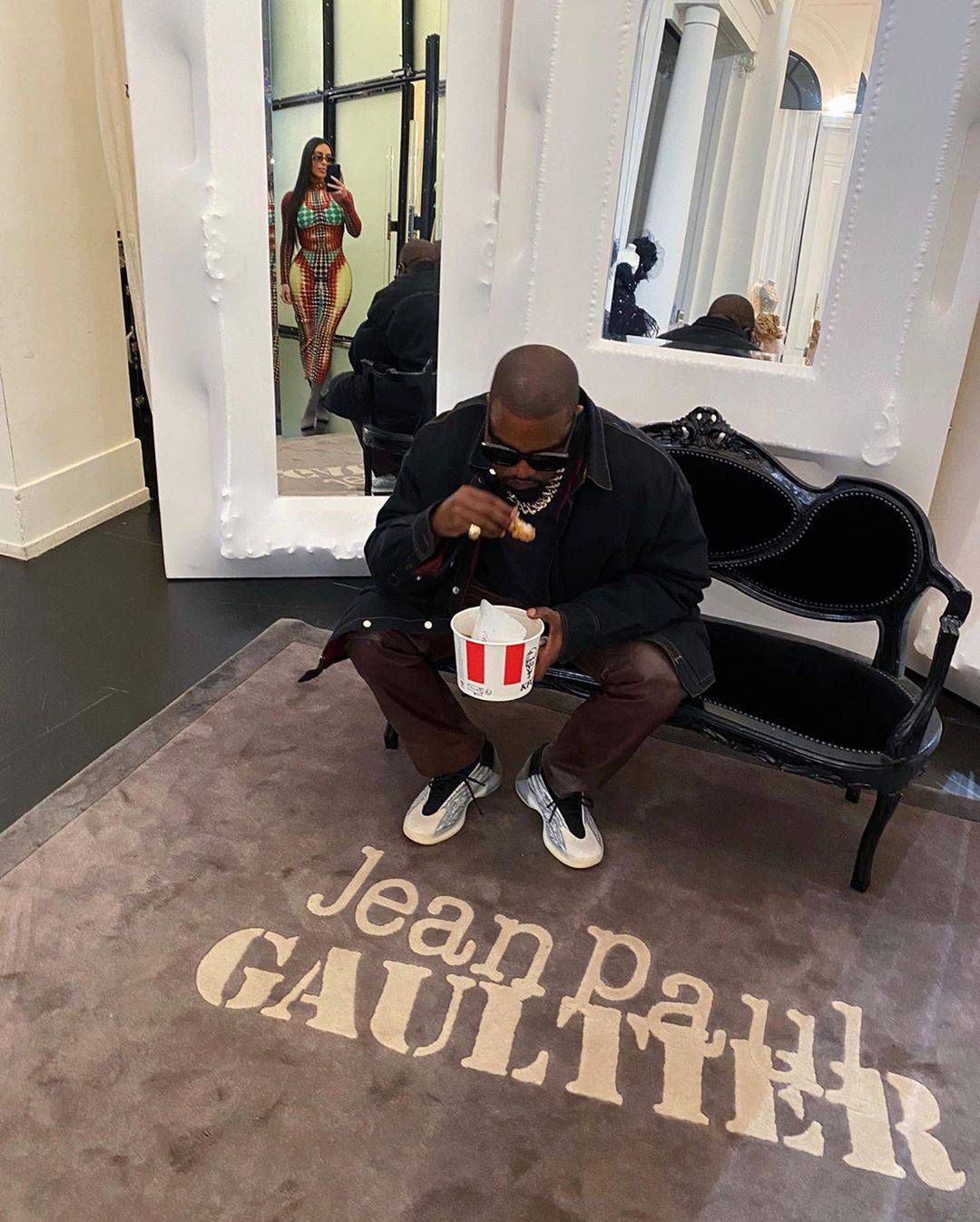 Kim Kardashian i Kanye West zajadają się fast foodem w butiku JPG, Instagram