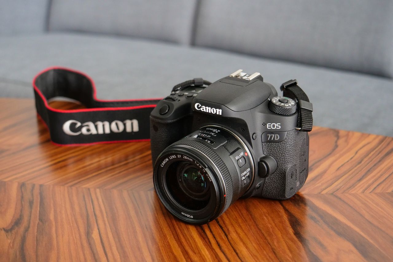 Canon EOS 77D