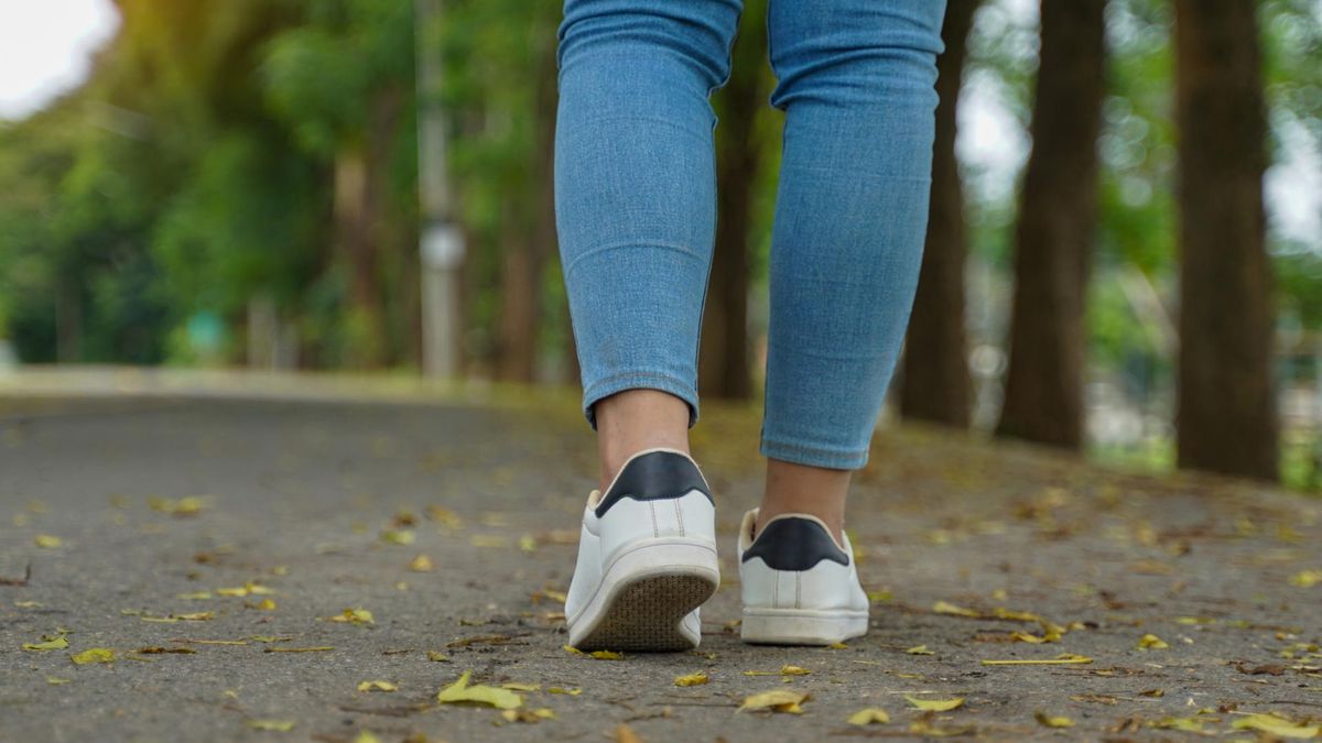 Wystarczy spacer, by pożegnać ból pleców. Tyle czasu przynosi najlepsze efekty