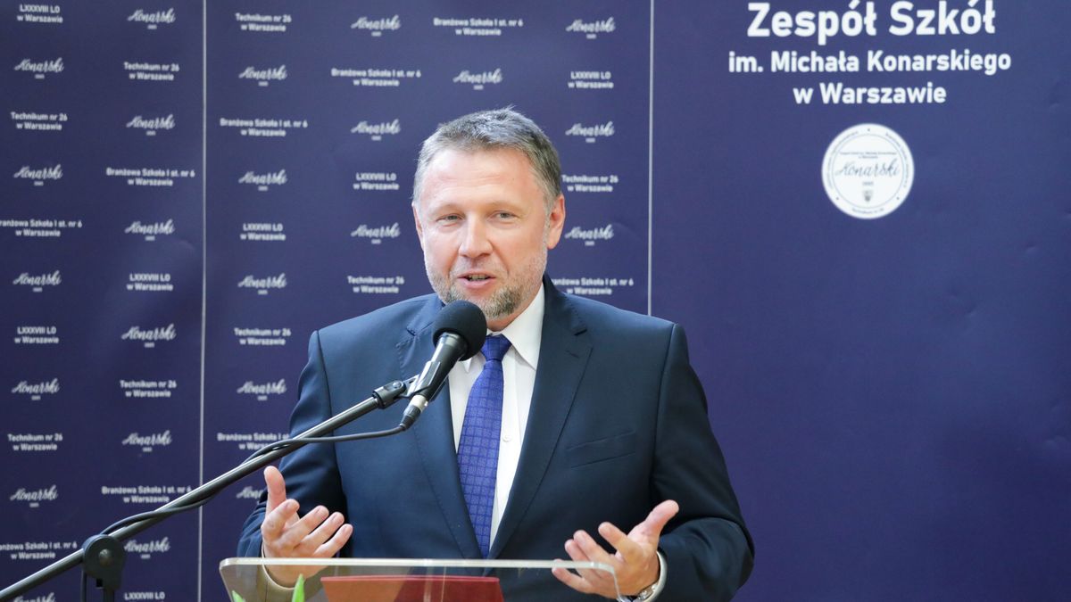 Warszawa, 01.09.2025. Minister spraw wewnętrznych i administracji Marcin Kierwiński podczas inauguracji roku szkolnego 2024/2025 klas mundurowych w Zespole Szkół im. Michała Konarskiego przy ul. Obozowej w Warszawie, 1 bm. (jm) PAP/Tomasz Gzell