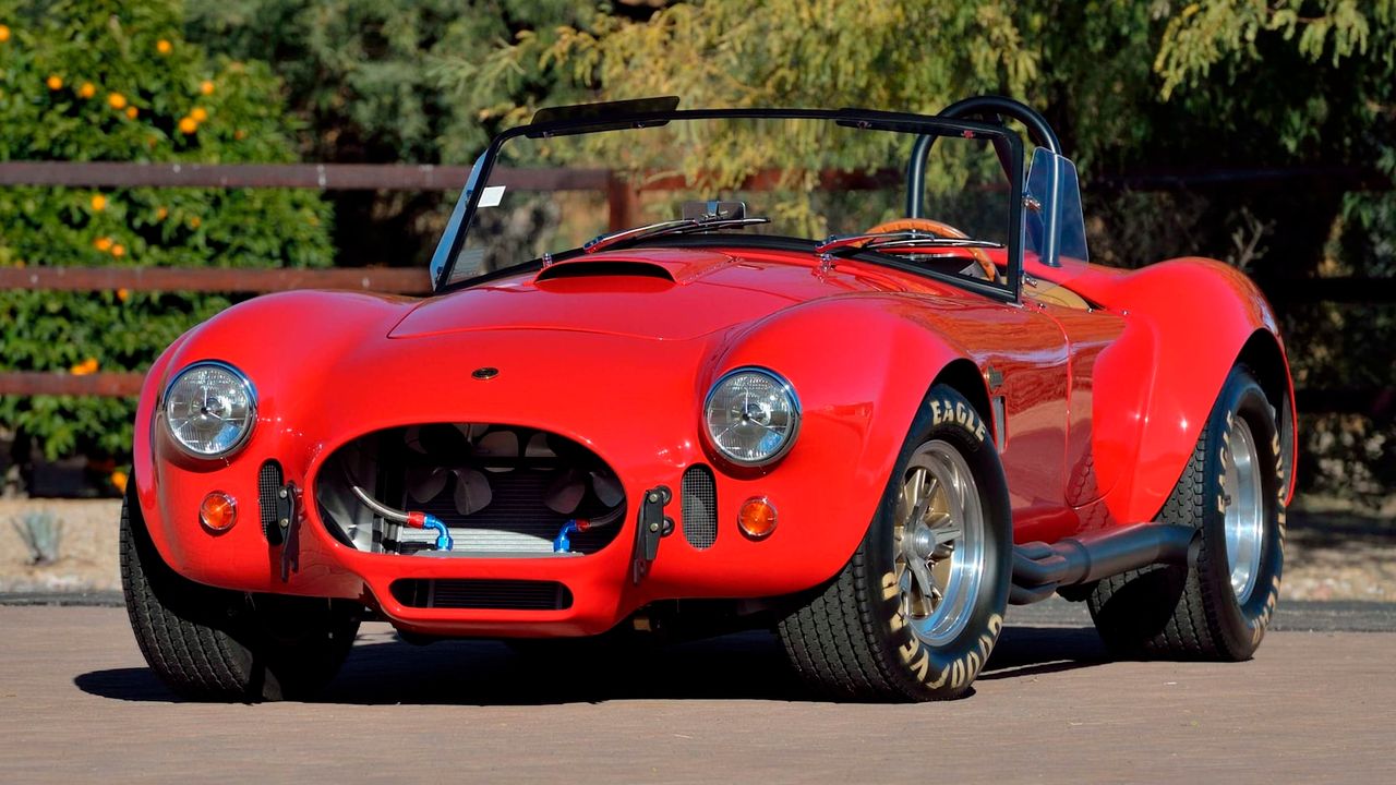 Shelby 427 Cobra FAM trafi na aukcję. W przeszłości auto należało do Paula Walkera