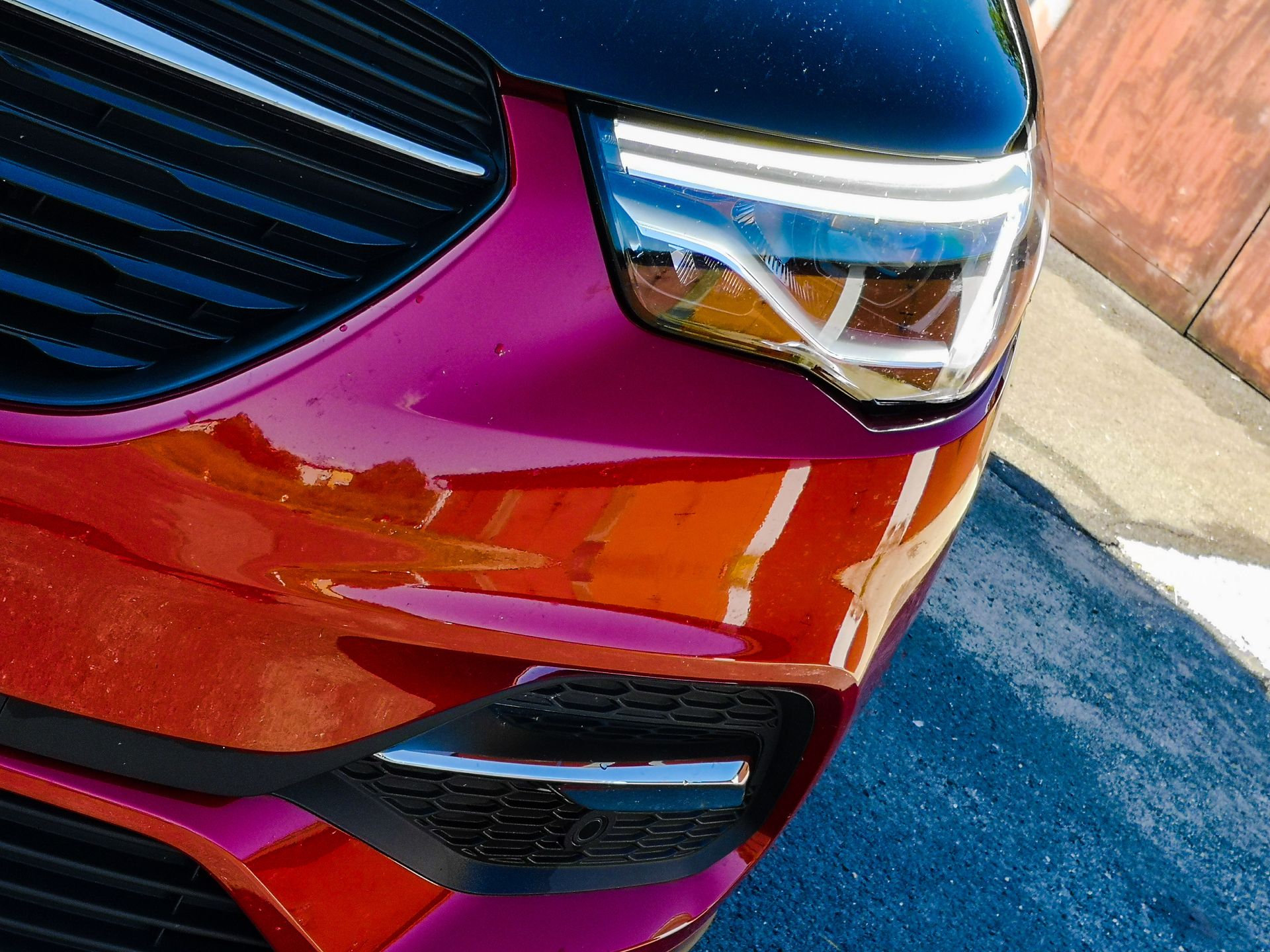 Opel Grandland X Hybrid4: Napęd hybrydowy, system odzyskiwania energii oraz wsparcie kierowcy 12