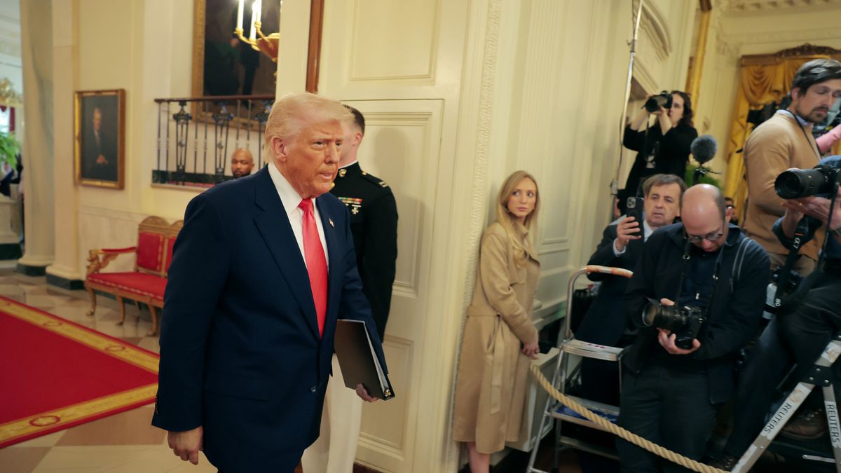 Wojna handlowa Trumpa uderza w oszczędności Polaków? Eksperci uspokajają