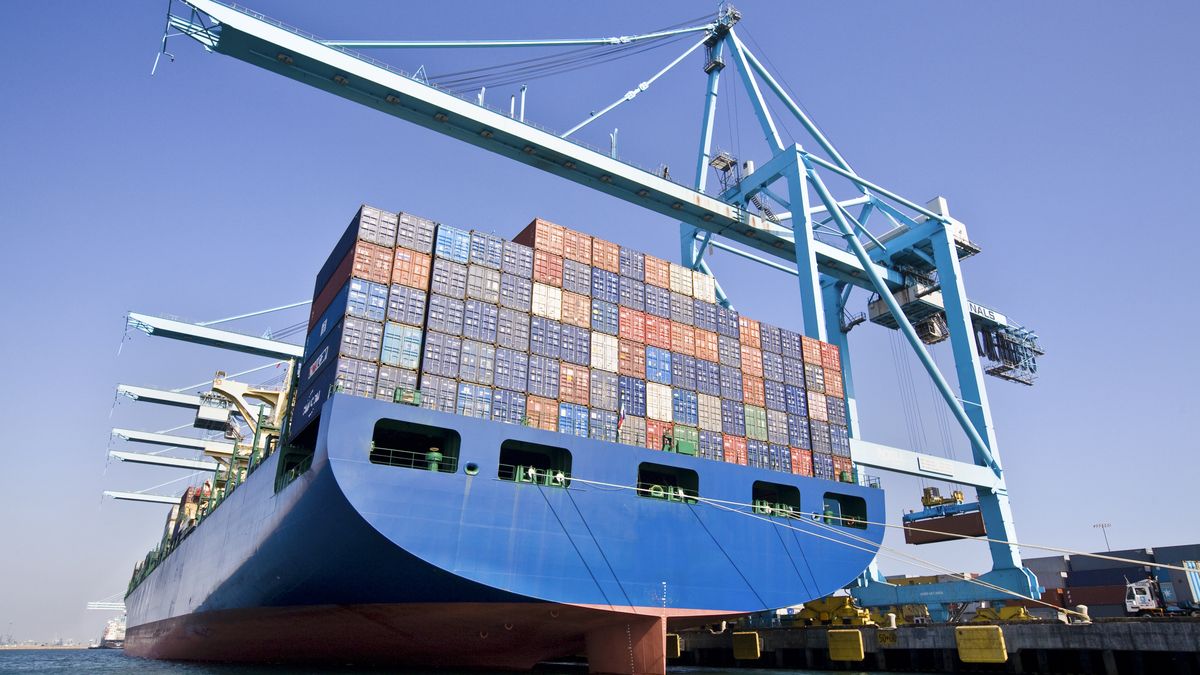 Masowiec M/V Glory osiadł na mieliźnie w Kanale Sueskim