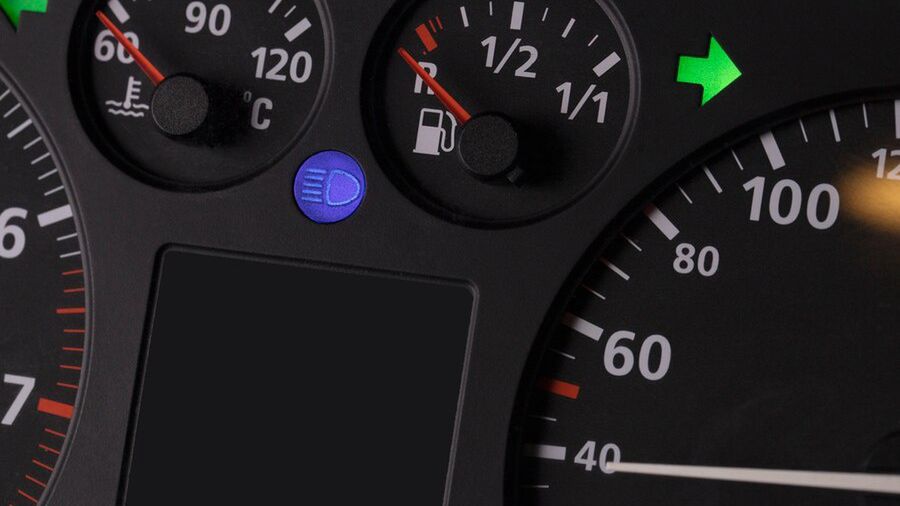 Kontrolka paliwa w samochodzie