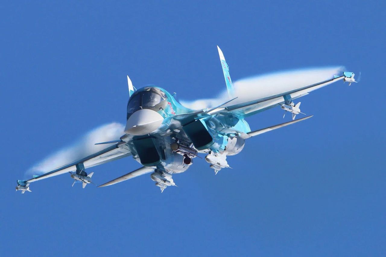 Bombowiec Su-34, zdjęcie ilustracyjne