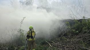 Izdebno Kościelne: Spłonął dom strażaka OSP. Ruszyła pomoc