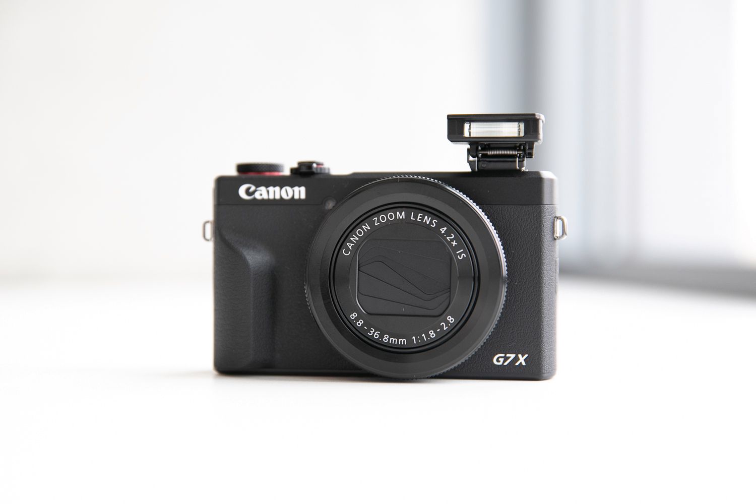 Canon Powershot G7X Mark III - aparat do vlogów, który mieści się w kieszeni 1