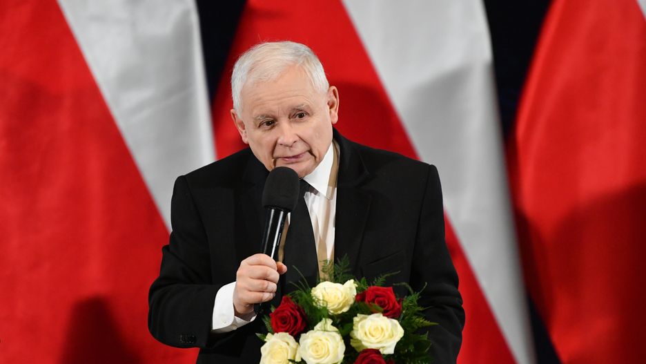 Chojnice, 08.12.2022. Prezes PiS Jarosław Kaczyński podczas spotkania ze zwolennikami ugrupowania w Chojnickim Centrum Kultury w Chojnicach, 8 bm. (amb) PAP/Adam Warżawa