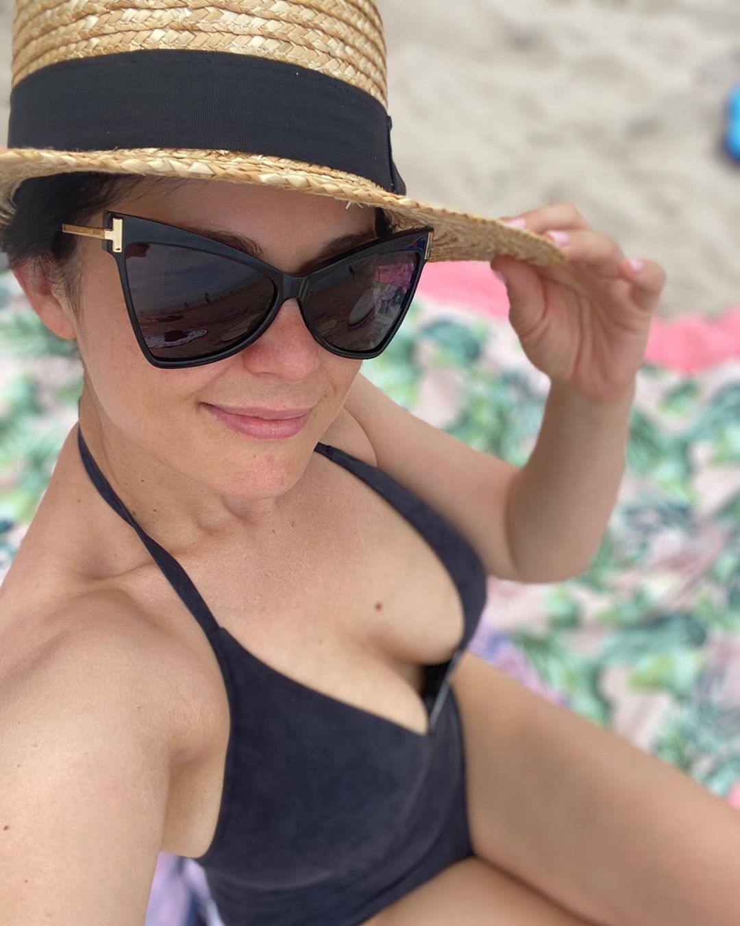 Kasia Cichopek i Marcin Hakiel relaksują się nad polskim morzem