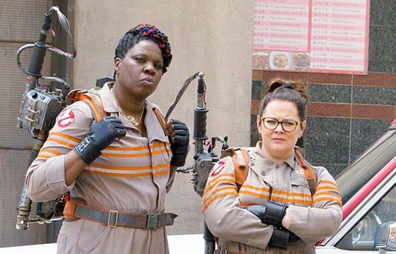 Twitter blokuje konta użytkowników po hejterskich atakach na aktorkę z nowej wersji „Ghostbusters”