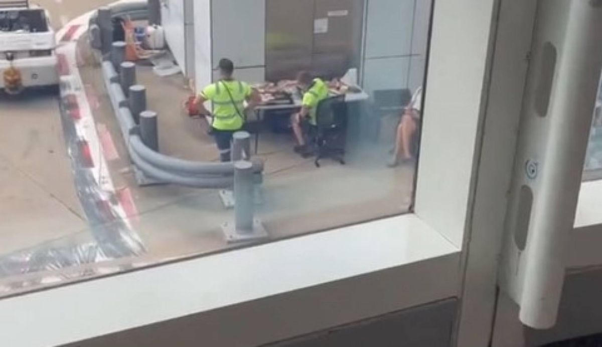 Pracownicy na lotnisku w Australii