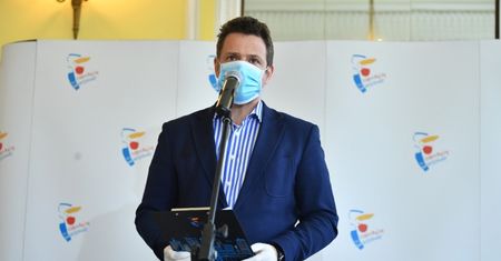 Odmrażanie gospodarki. Trzaskowski: potrzebna pomoc rządu dla samorządów