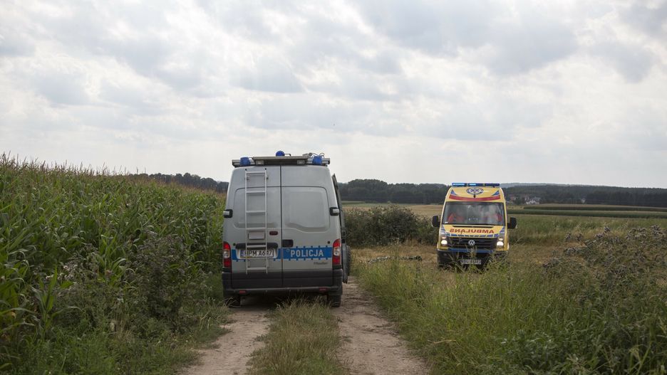 Karetka pogotowia i radiowóz policyjny