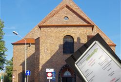 Kościan. Plakat na drzwiach kościoła. Głosujący na Rafała Trzaskowskiego wybrali "śmierć"