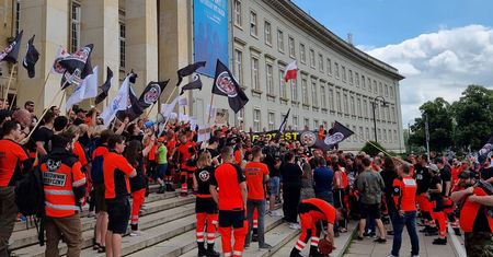 Wrocław. Protest ratowników medycznych. "Jeszcze niedawno nazywali nas bohaterami"