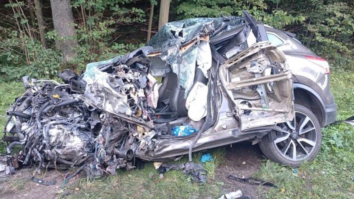 Roztrzaskany samochód 