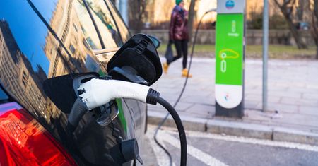 W Warszawie powstanie ponad 1000 punktów ładowania samochodów elektrycznych