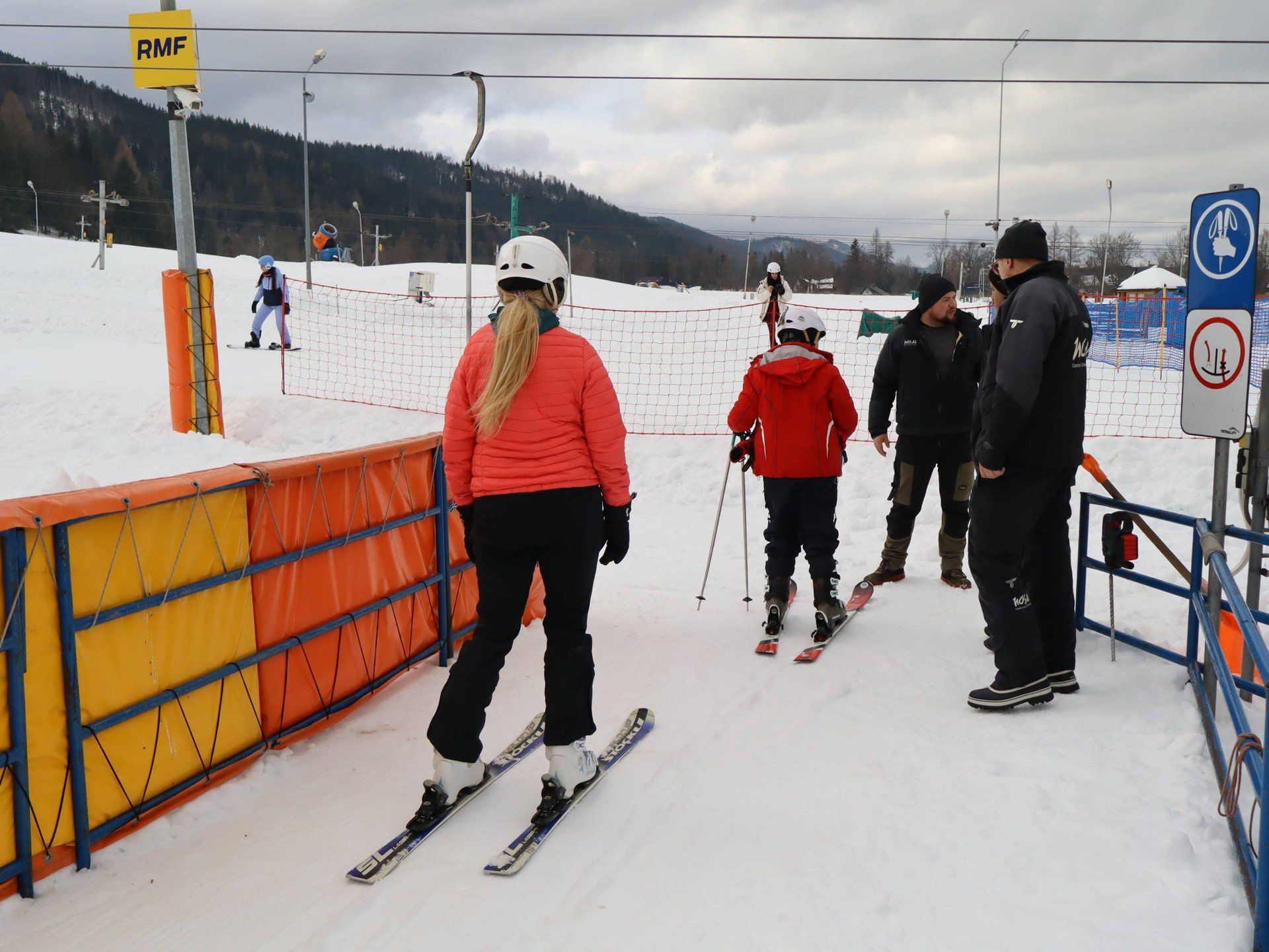 Narciarze pod Nosalem i Wielką Krokwią w Zakopanem
