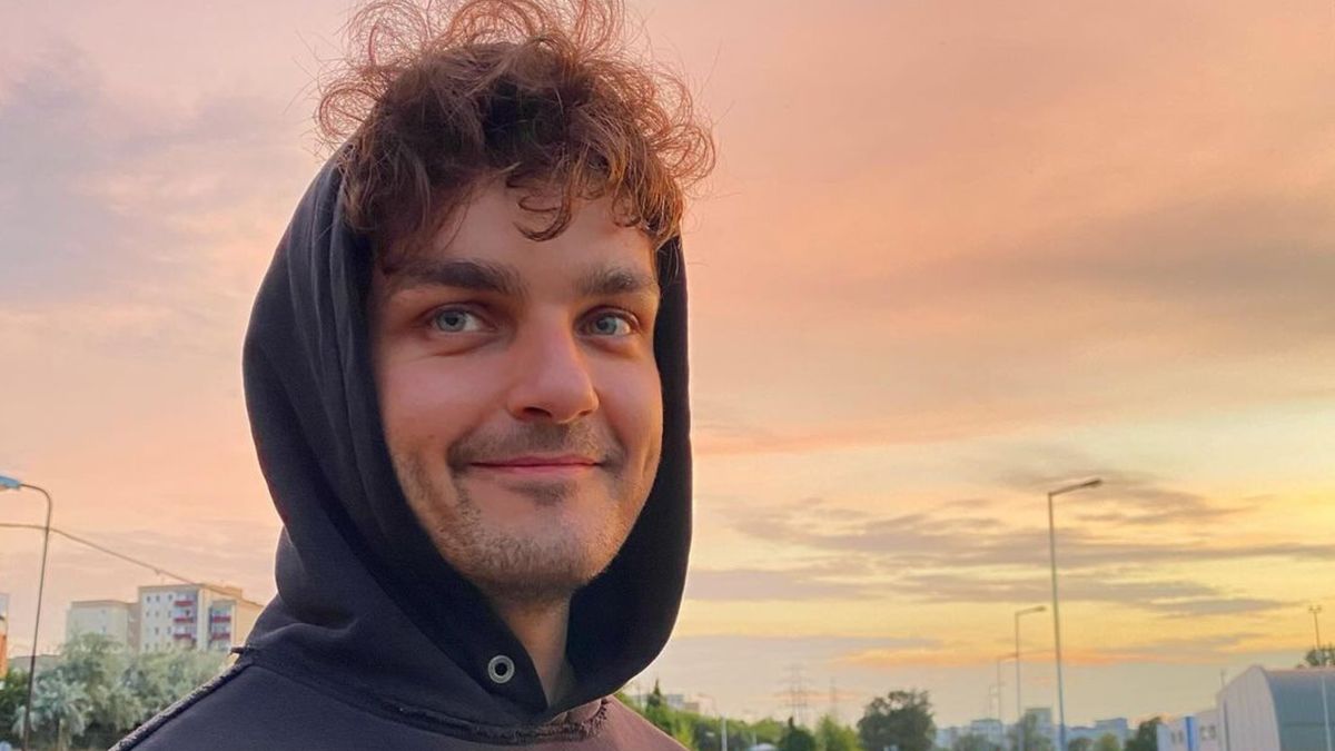 Czarek Jóźwik się oświadczył! Do sieci trafiło zdjęcie z narzeczoną (FOTO)