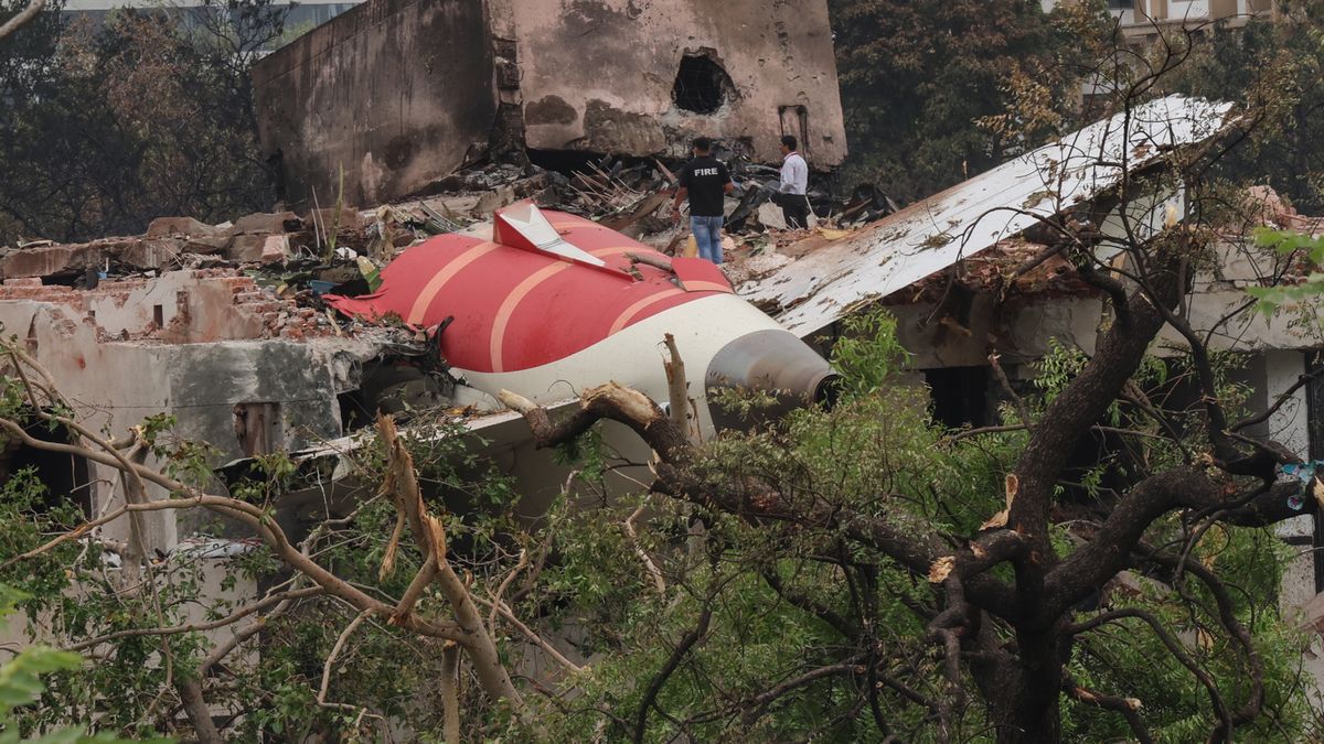 Na pokładzie były 242 osoby, katastrofę przeżył jeden pasażer