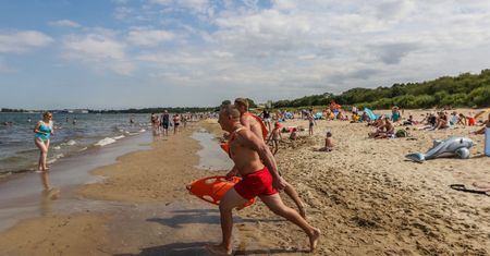 Są świadkami wypadków nad wodą i w górach. Nie każdy wie, jak się zachować