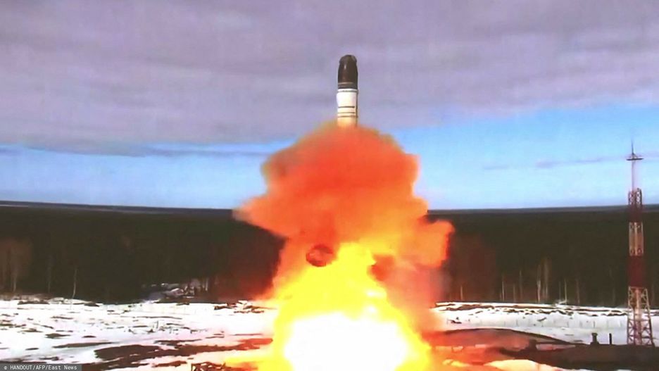 arch51
(FILES) In this file grab made from a handout video footage released by the Russian Defence Ministry on April 20, 2022 shows the launching of the Sarmat intercontinental ballistic missile at Plesetsk testing field, Russia. - The number of nuclear weapons in the world is set to rise in the coming decade after 35 years of decline as global tensions flare amid Russia's war in Ukraine, researchers said on June 13, 2022. The nine nuclear powers -- Britain, China, France, India, Israel, North Korea, Pakistan, the United States and Russia -- had 12,705 nuclear warheads in early 2022, or 375 fewer than in early 2021, according to estimates by the Stockholm International Peace Research Institute (SIPRI). (Photo by Handout / Russian Defence Ministry / AFP) / RESTRICTED TO EDITORIAL USE - MANDATORY CREDIT "AFP PHOTO / Russian Defence Ministry" - NO MARKETING - NO ADVERTISING CAMPAIGNS - DISTRIBUTED AS A SERVICE TO CLIENTS
HANDOUT