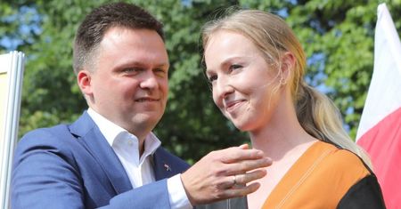Szymon Hołownia znowu ZOSTANIE OJCEM! Radosną nowiną pochwalił się z żoną w świątecznym filmie (WIDEO)
