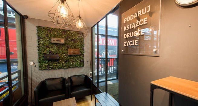 IKEA Kraków czytelnią na dworcu MDA promuje nowy katalog