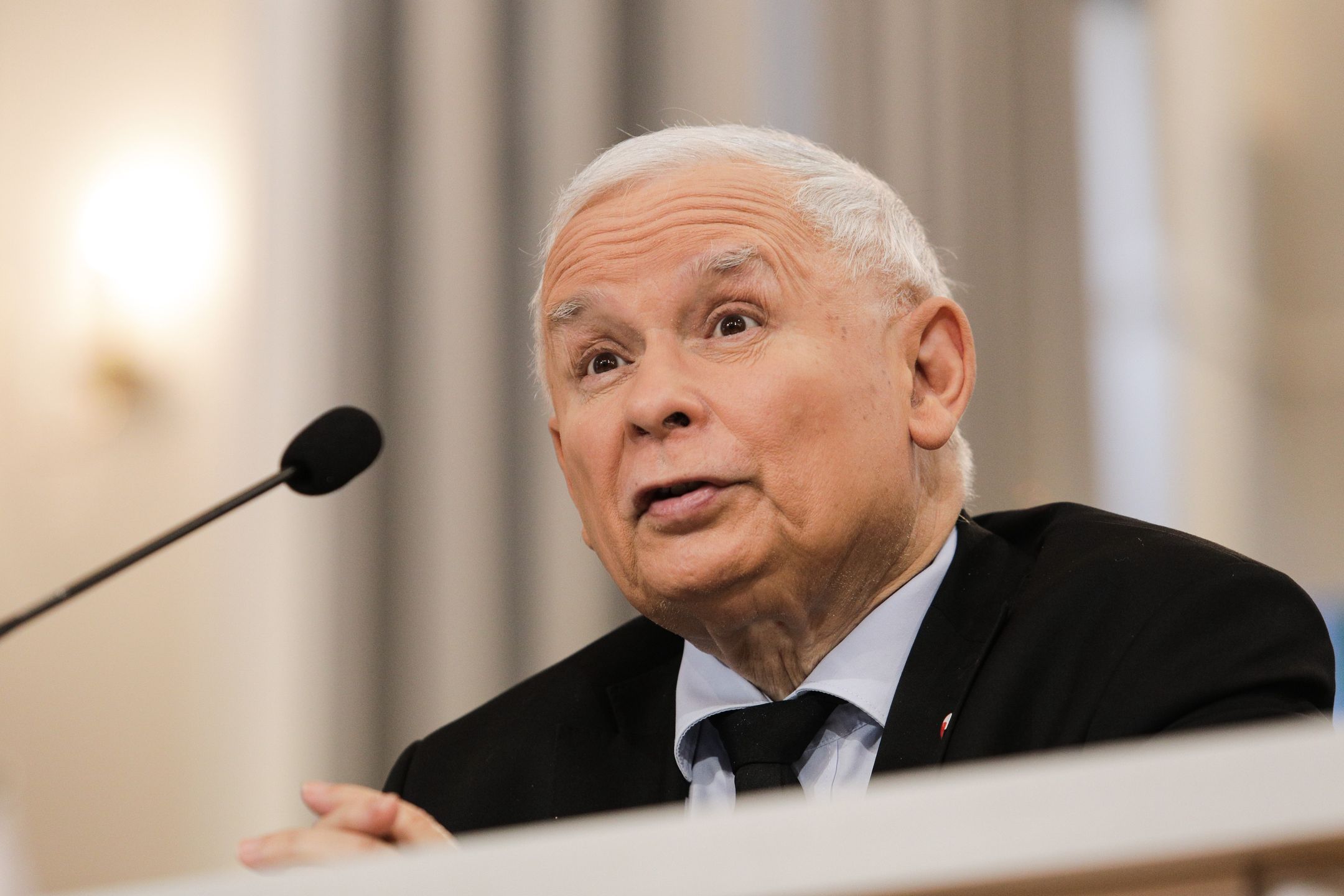 Ustawa o obronie ojczyznyWarszawa 26.10.2021. Konferencja prasowa dotyczaca ustawy o obronie ojczyzny. N/z Jaroslaw Kaczynski.,Image: 639915552, License: Rights-managed, Restrictions: , Model Release: no, Credit line: Andrzej Hulimka / ForumAndrzej Hulimka / Forummon, ministerstwo obrony narodowej, wojsko, armia, obronnosc, ustawa, prezentacja, portret, mina, category_code_pol