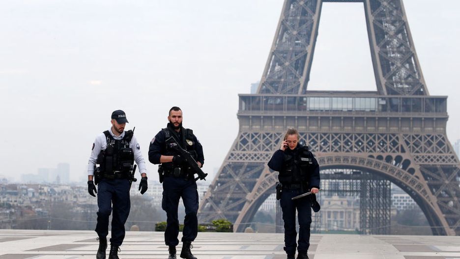 Ewakuacja wieży Eiffla w  Paryżu