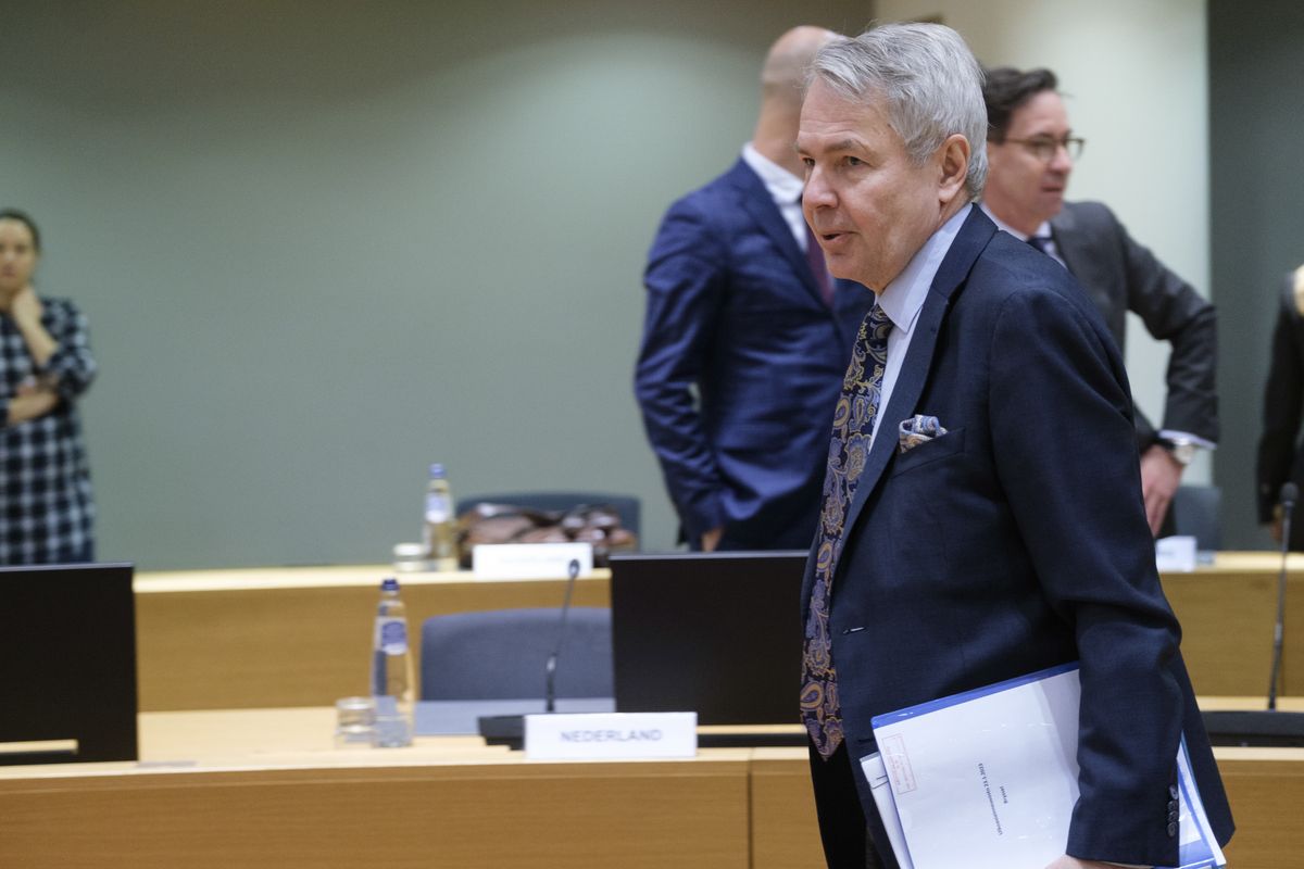 Minister spraw zagranicznych Finlandii Pekka Haavisto obawia się. że wejście jego kraju do NATO znów się odwlecze za sprawą decyzji w Budapeszcie 