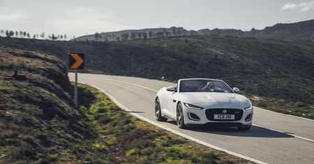 Pierwsza jazda Jaguarem F-Type'em po liftingu: koniec silnika V6, ale nie taki, jak się spodziewacie