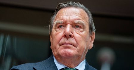 Niemieckie media: Schroeder przyjechał do Moskwy. Ma rozmawiać z Putinem