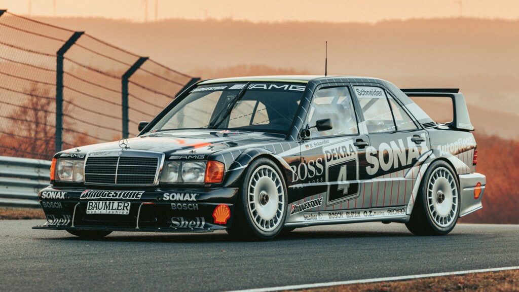 Mercedes-AMG 190 E 2.5-16 Evolution II DTM trafi na aukcję. Jest wart każdych pieniędzy