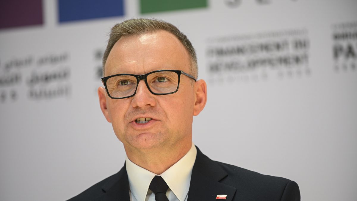 Sewilla, Hiszpania, 30.06.2025. Prezydent RP Andrzej Duda podczas wypowiedzi dla mediów w trakcie IV Międzynarodowej Konferencji ONZ na rzecz Finansowania dla Rozwoju, 30 bm. w Sewilli. (sko) PAP/Marcin Obara